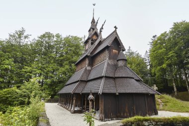 Norveç mezarlık ve çıta Kilise çatısının. Aske'de. Bergen. Norw