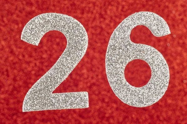 Αριθμός είκοσι-έξι ασημί χρώμα πάνω σε κόκκινο φόντο. Υ — Φωτογραφία Αρχείου