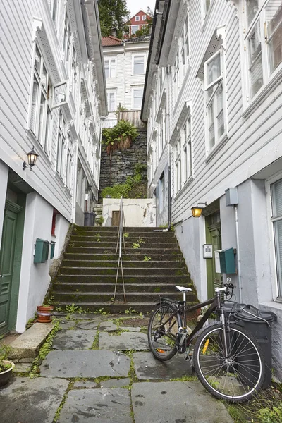 Geleneksel Norveç cephe. Antika Bergen oteli sokak. Norveç. — Stok fotoğraf