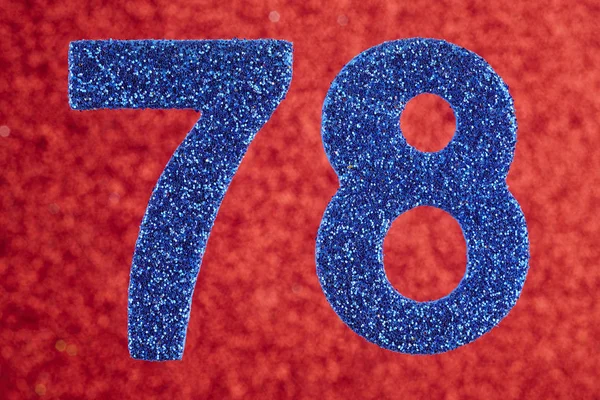 Номер семьдесят восемь синий цвет на красном фоне. И наоборот. — стоковое фото