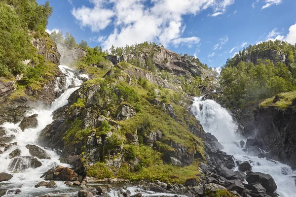 Norwegian twin waterfall. Rocky forest landscape. Latefossen. Vi — Stock Photo, Image