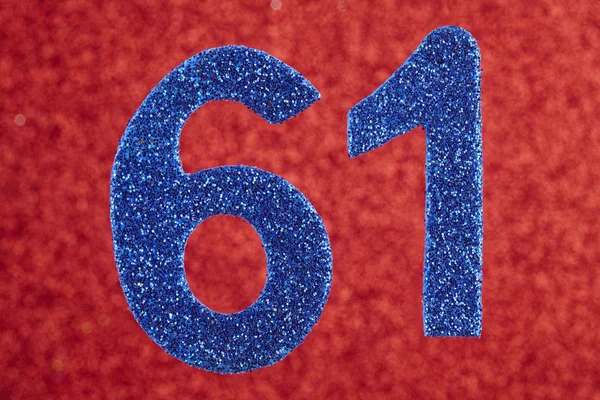 Número 61 cor azul sobre um fundo vermelho. Aniversário . — Fotografia de Stock
