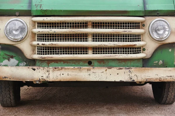 Old rusted van front. Retro vintage vehicle — Stock Photo, Image