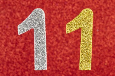 Onbir gümüş sarı renk kırmızı bir arka plan üzerinde numara. Anniver