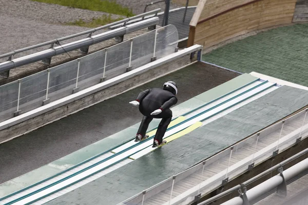 Salto de esquí. Pista artificial. Deporte de invierno. Verano Noruega —  Fotos de Stock