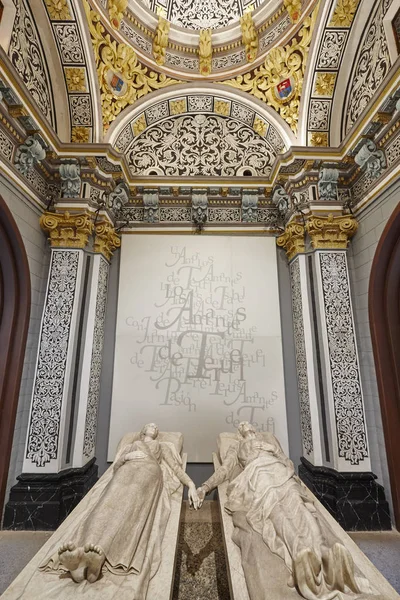 Teruel ama el mausoleo. Herencia española. Iglesia de San Pedro. Eur. — Foto de Stock