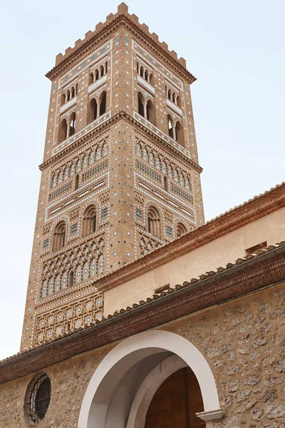 Mudejar stijl toren, San Martin. Teruel. Spaans erfgoed. Archi — Stockfoto