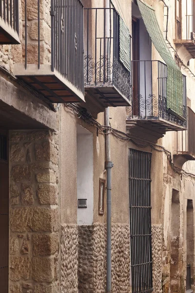 Rua pitoresca em Teruel. Mora de Rubielos. Espanha património t — Fotografia de Stock
