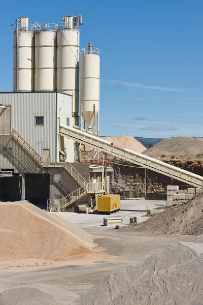 Aggregates plant factory. Gravel manufacturing. Quarry machinery — Stock Photo, Image