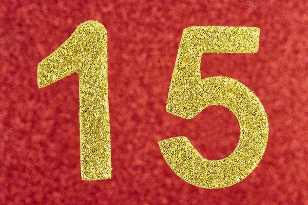 Número quinze cor amarela sobre um fundo vermelho. Aniversário . — Fotografia de Stock