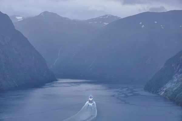 Paesaggio fiordo norvegese. Viaggio in crociera. Viaggi Norvegia — Foto Stock