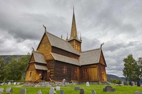 Lom Ortaçağ çıta Kilisesi. Viking sembolü. Norveç mirası — Stok fotoğraf