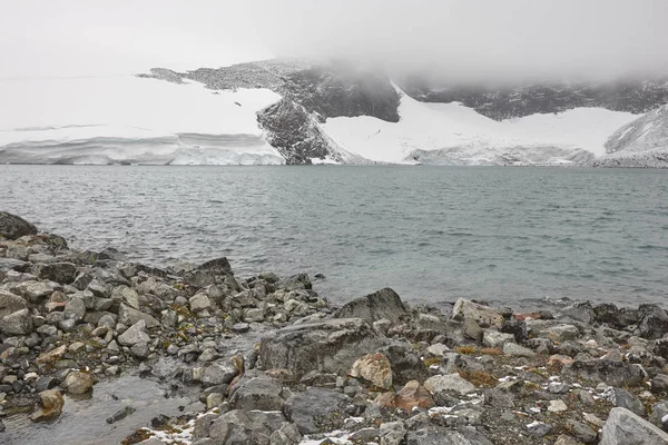 Galdhopiggen glacier. Nationalparken Jotunheimen. Linje 55. Mottagarfonden — Stockfoto