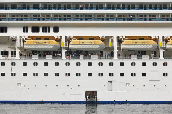 Norwegian cruise detail with tourits and life boats — Stock Photo, Image