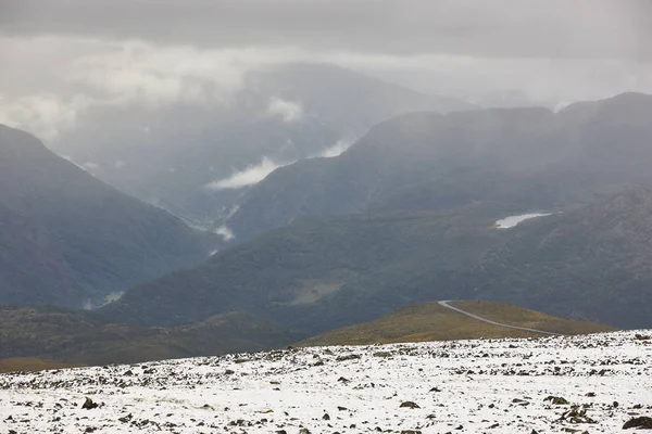 Norweski mountain krajobraz w pochmurny dzień. — Zdjęcie stockowe