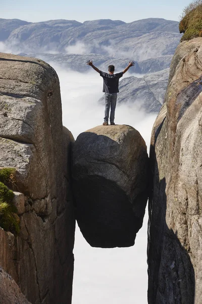 Norwegische Fjordlandschaft. Lysefjord-Gebiet. kjeragbolten landma — Stockfoto