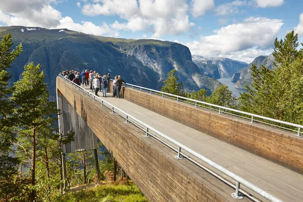 Norska fjorden landskap. Stegastein synvinkel. Aurland. Besök — Stockfoto