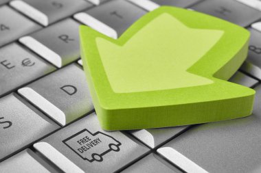 Ücretsiz teslimat simgesiyle ok sinyal. Online alışveriş. K, eyboa