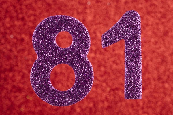 Numer osiemdziesiąt jeden kolor fioletowy, na czerwonym tle. Anniversar — Zdjęcie stockowe
