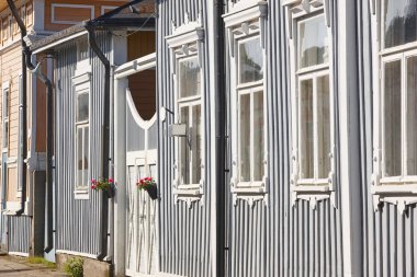 Rauma antika ahşap renkli cephe. Finlandiya. UNESCO Herita