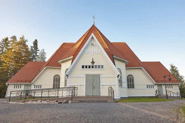 Tradiční dřevěný kostel ve Finsku. Haukipudas. Finská landma — Stock fotografie