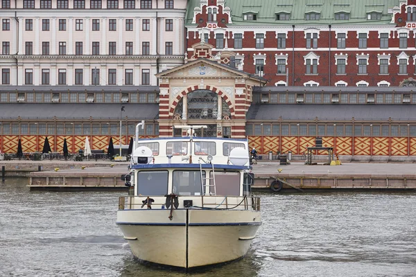 Центр Хельсинки и гавань. Традиционные кирпичные здания. Fi — стоковое фото