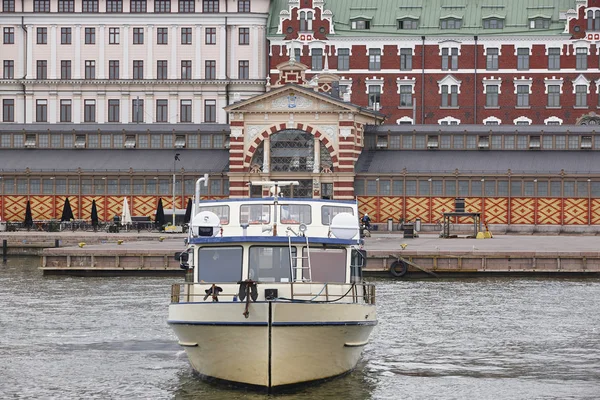 Helsingin keskusta ja satama. Perinteiset tiilirakennukset. Fi — kuvapankkivalokuva