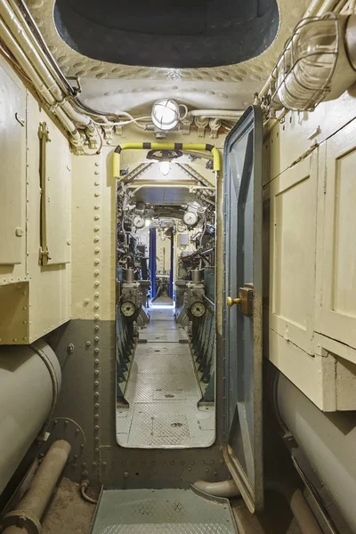 Segunda guerra mundial corredor submarino interior. Buque militar —  Fotos de Stock