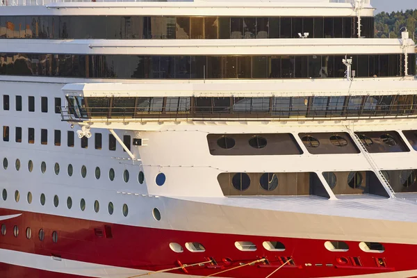 Cruise vessel bow anchored on the harbour. Holiday — Stock Photo, Image