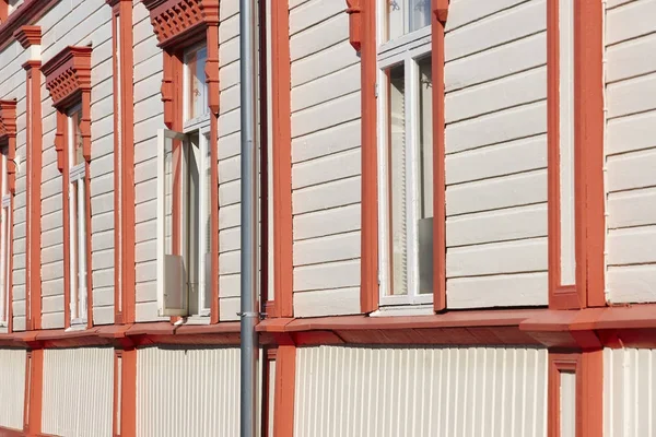 Tradiční dřevěné domy fasády ve městě Rauma. Finsko dědictví — Stock fotografie