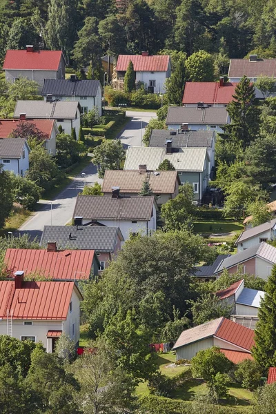 Pueblo finlandés tradicional de Rauma desde el mirador de Torni. Vertical — Foto de Stock