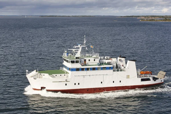 Crucero en el mar Báltico. Costa insular de Aland. Finlandia — Foto de Stock