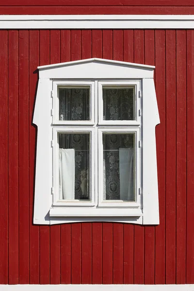 Traditional red wooden house facade in Rauma town. Finland herit — Stock Photo, Image