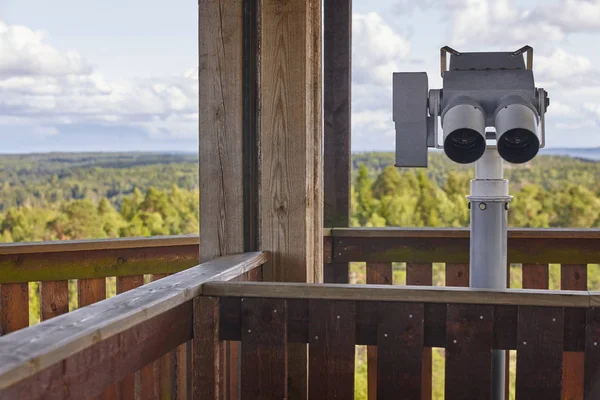 强大的望远镜在芬兰的森林观点。自然 survei — 图库照片