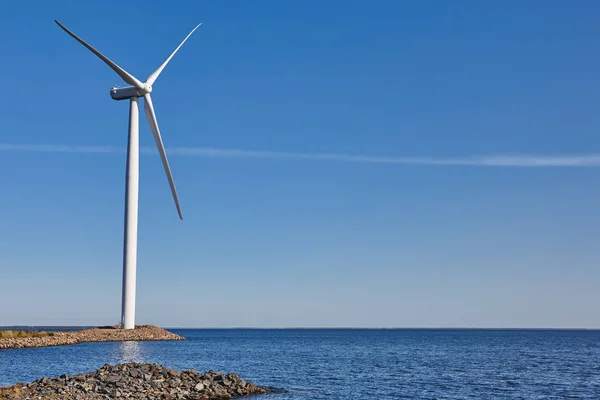 Wind turbine in the baltic sea. Renewable green energy — Stock Photo, Image