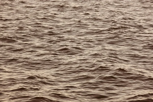 Havet i detalj i varm ton. Lugna vatten. Natur bakgrund — Stockfoto