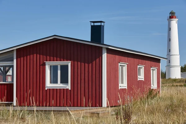 Faro en la isla Hailuoto. Playa de Marjaniemi. Costa de Finlandia — Foto de Stock