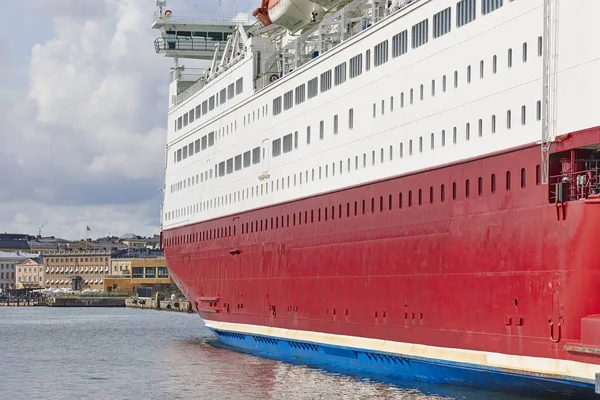 Finnish cruise at Helsinki harbor. Travel, tourism background. — Stock Photo, Image