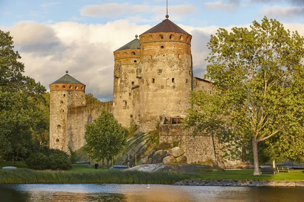 Savonlinna Kalesi kale kule. Finlandiya landmark. Fin heri