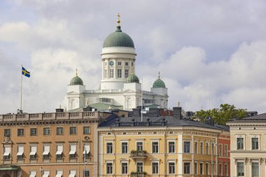 Helsinki şehir merkezi manzarası ile Tuomiokirkko Katedrali. Seyahat