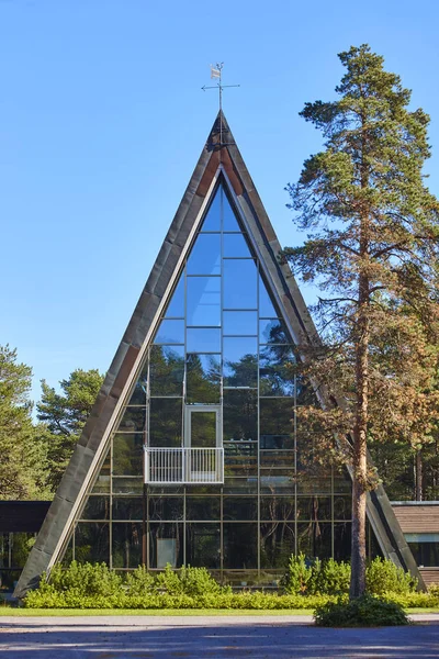 有名なピラミッド形の Hailuoto 島の教会。オウル。フィンランド — ストック写真