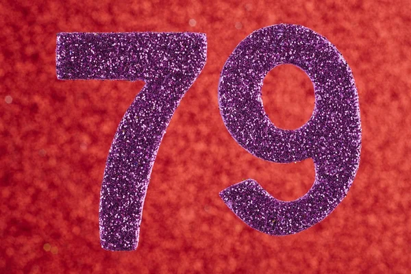 Numero 79 colore viola su uno sfondo rosso. Annichilitori — Foto Stock