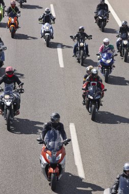 Motosiklet binici yolda. Ulaşım arka plan