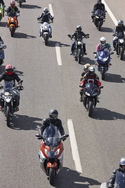 Motosiklet binici yolda. Ulaşım arka plan