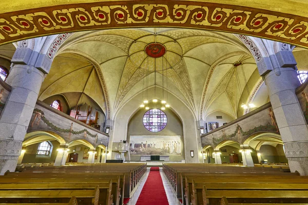 坦佩雷路德会教堂的内部。芬兰具有里程碑意义的遗产。索 — 图库照片