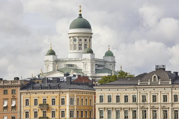 Центр Хельсинки с кафедральным собором Туомиокиркко. Поездки — стоковое фото