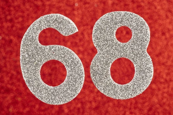 Αριθμός εξήντα οκτώ ασημί χρώμα πάνω σε κόκκινο φόντο. Anniversa — Φωτογραφία Αρχείου
