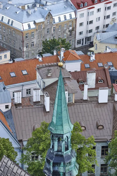 Vista panorámica del casco antiguo de Tallin. Monumento turístico. Países Bajos — Foto de Stock