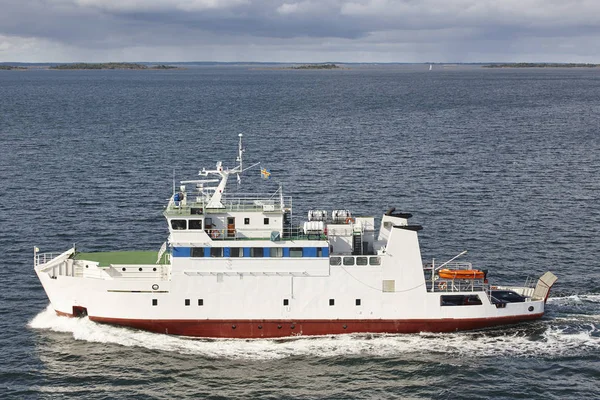 Crucero en el mar Báltico. Costa insular de Aland. Finlandia — Foto de Stock