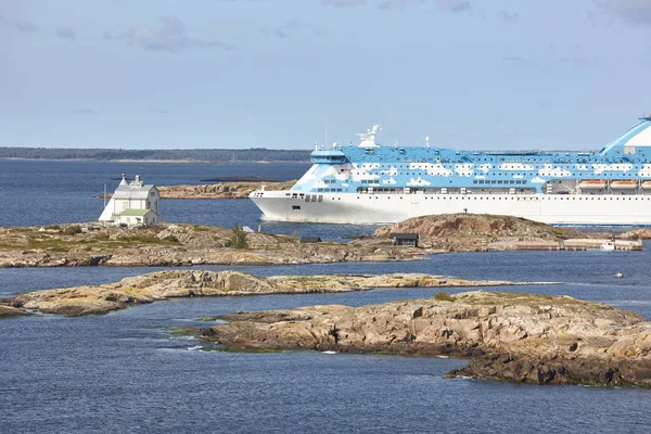 Cruise schip aan de Baltische Zee. De kust van de eiland van Aland. Finland — Stockfoto